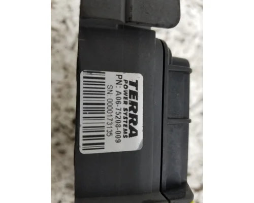 Freightliner A0675208009 fuse box / power distribution module from 2012 Freightliner Cascadia, used - view 3 of 3