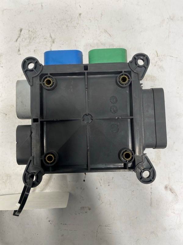 Freightliner A2257157000 fuse block from 2007 Freightliner Columbia, used - view 5 of 5