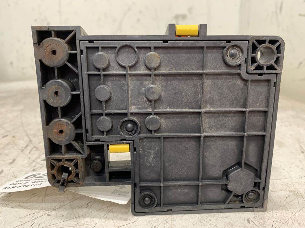 Western Star A0676148016 fuse panel from 2015 Western Star 4900, used - view 2 of 2