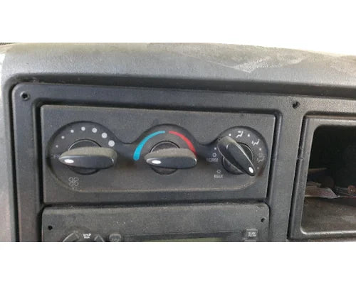 Used International 3827580C1 heater & A/C control panel, photo 5