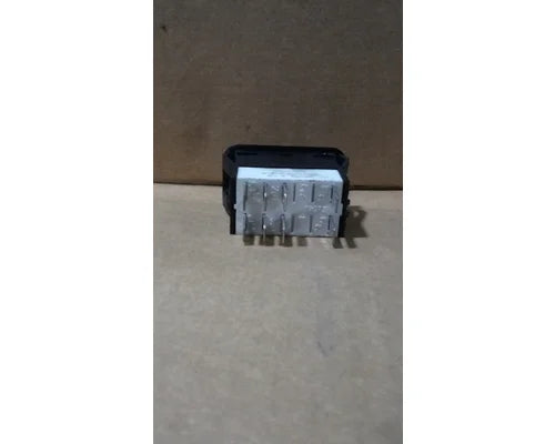 Peterbilt 16-091218C8EEF2A11 engine brake On/Off switch from 2009 Peterbilt 386, used - view 3 of 3