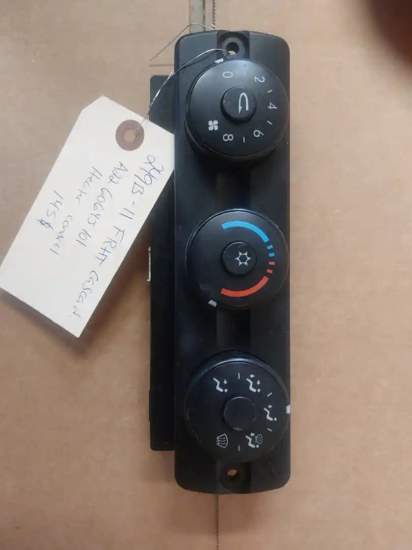 Freightliner A22-60645-110 heater / A/C control panel from 2011 Freightliner Cascadia, used