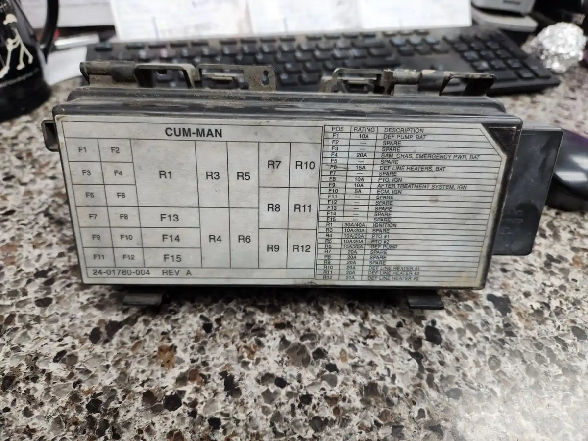 Freightliner 24-01780-004 fuse box / power distribution module from 2014 Freightliner Cascadia 125, used