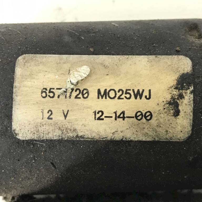 Volvo 6571720 windshield wiper motor from 2006 Volvo VNM, used - view 2 of 2