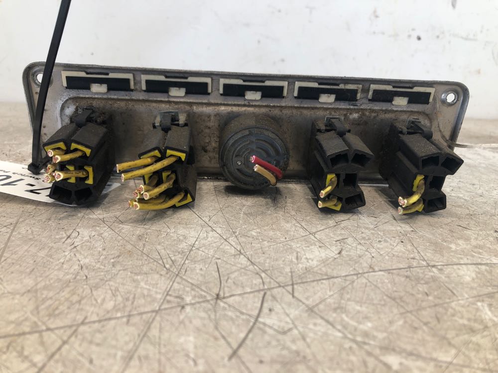 Freightliner 2225266004 switch panel from 1996 Freightliner FLD120, used - view 4 of 4