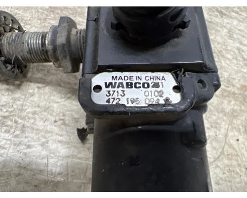 Freightliner 4721950940 ABS modulator valve from 2014 Freightliner, used - view 3 of 3