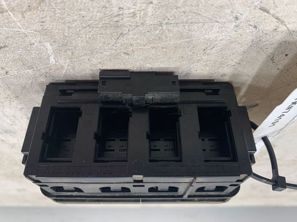 Freightliner A0560973000 switch panel from 2013 Freightliner Cascadia, used - view 4 of 4