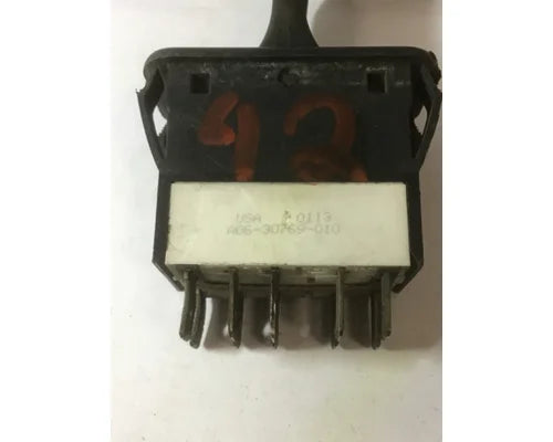 Freightliner A06-30769-010 headlight switch from 2012 Freightliner Columbia, used