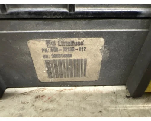 Freightliner A06-72138-012 fuse box / power distribution module from 2015 Freightliner, used - view 3 of 3