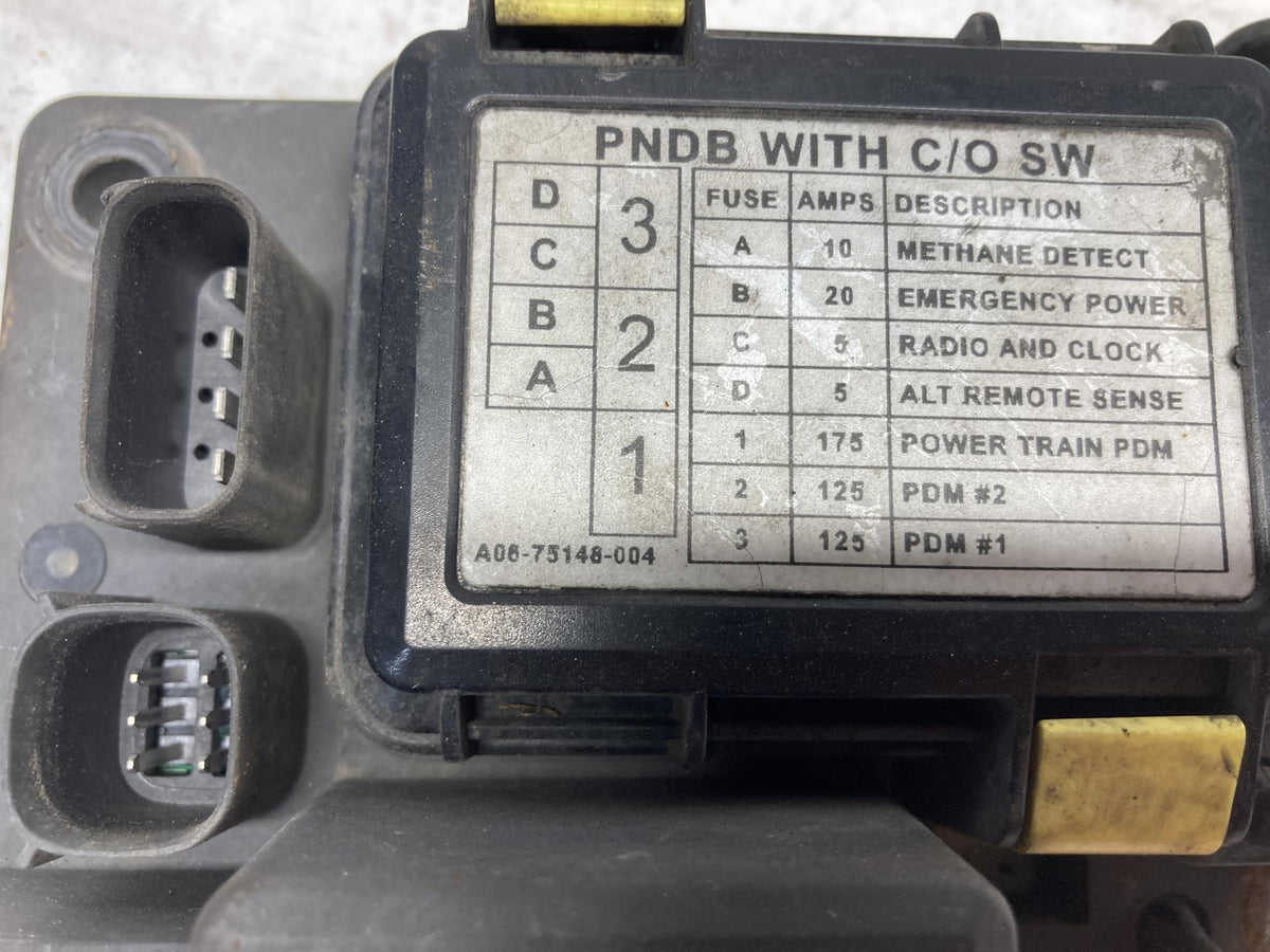Freightliner A06-75148-004 fuse box from 2013 Freightliner 114SD, used - view 2 of 2
