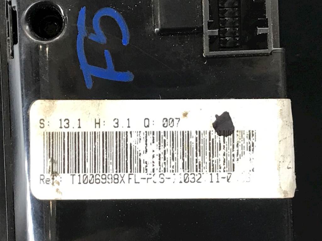 Freightliner A22-60645-001 heater / A/C control panel from 2012 Freightliner Cascadia 125, used - view 3 of 3