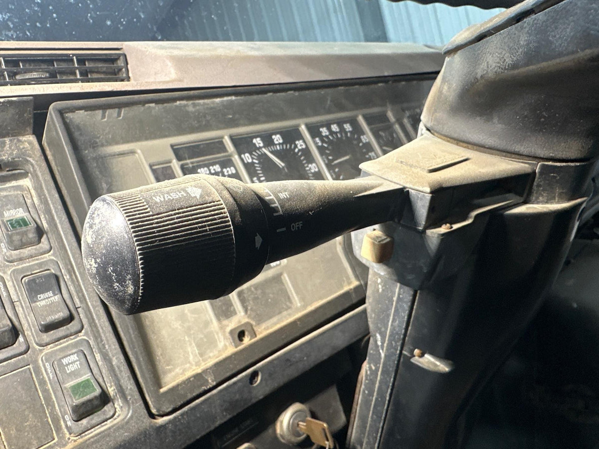 International 2042613C91 turn signal / column switch from 1996 International 8200, used - view 6 of 6