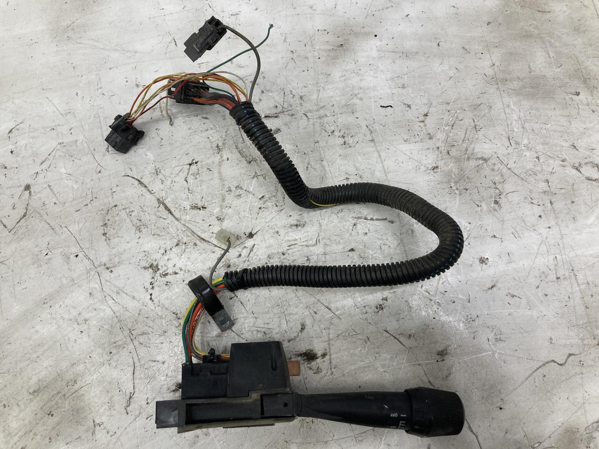International 2042616C91 turn signal / column switch from 1999 International 4900, used