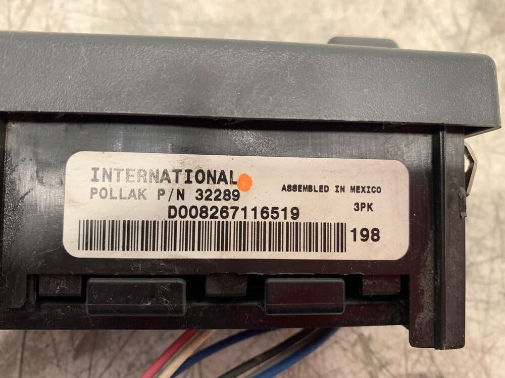 International 32289 switch panel from 2009 International Prostar, used - view 5 of 5