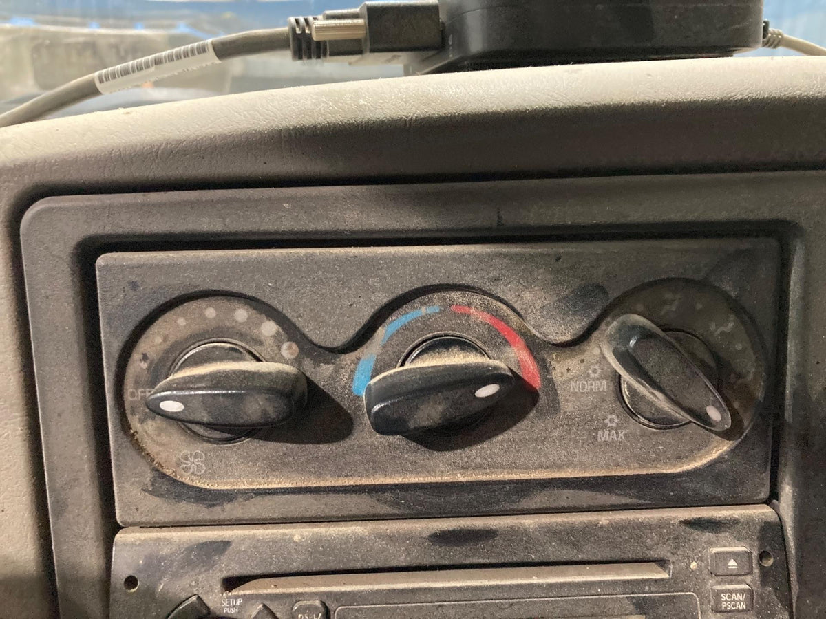 International 3827588C1 heater / A/C temperature control from 2013 International Transtar (8600), used - view 3 of 3