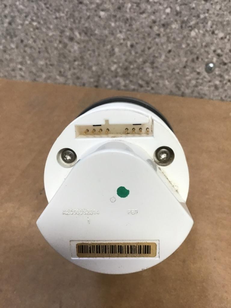 Kenworth Q43-1092-110C rear drive axle temperature gauge from 2008 Kenworth T660, used - view 3 of 3
