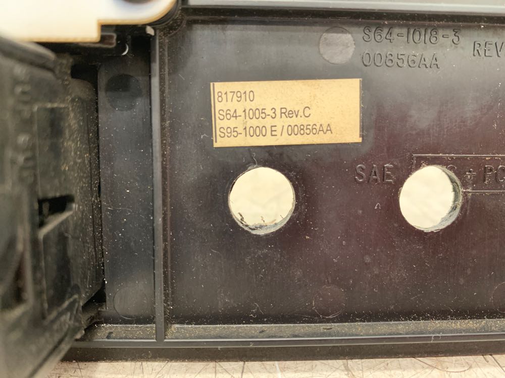 Kenworth S6410053 switch panel from 1999 Kenworth T2000, used - view 5 of 5