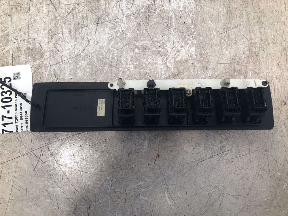 Kenworth S6410416 switch panel from 2000 Kenworth T2000, used - view 4 of 4