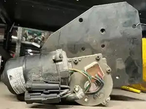 Mack E-108-011 windshield wiper motor from 2013 Mack CXU613, used