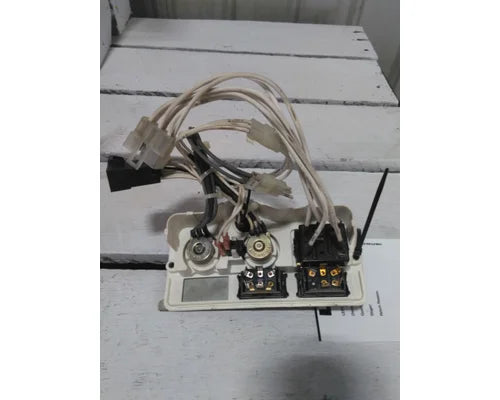 Peterbilt 18-04461 heater / A/C control panel from 2009 Peterbilt 335, used - view 4 of 4