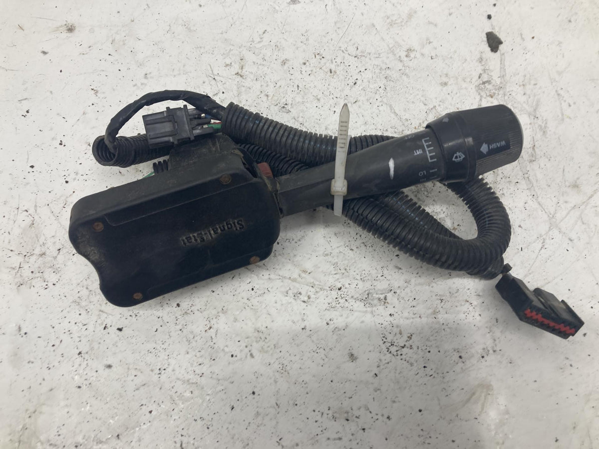 Sterling 9025114035 turn signal / column switch from 2000 Sterling A9513, used