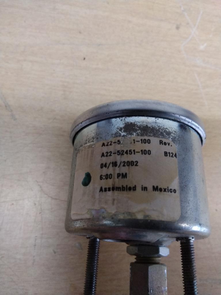 Sterling A22-52451-100 oil pressure gauge from 2003 Sterling L9500, used - view 3 of 3