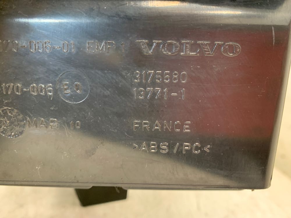 Volvo 3175580 switch panel from 2004 Volvo VNL, used - view 6 of 6