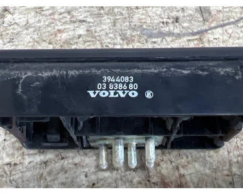 Volvo 3944083 power window switch panel (RH) from 1999 Volvo, used - view 2 of 2