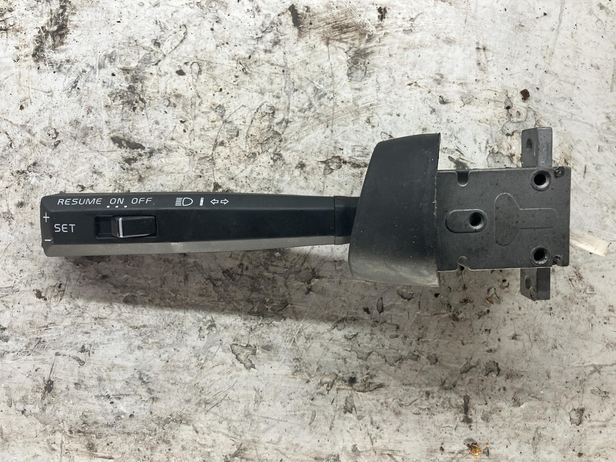 Volvo RV50580001 turn signal / column switch from 2008 Volvo VNL, used