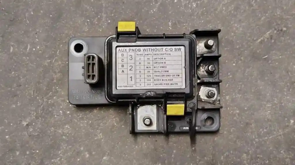 Freightliner A06-73962-005 Fuse Box / Power Distribution Panel