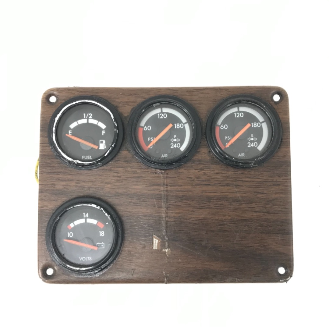 Freightliner 22-20982-002 instrument cluster from 1996 Freightliner FLD120, used