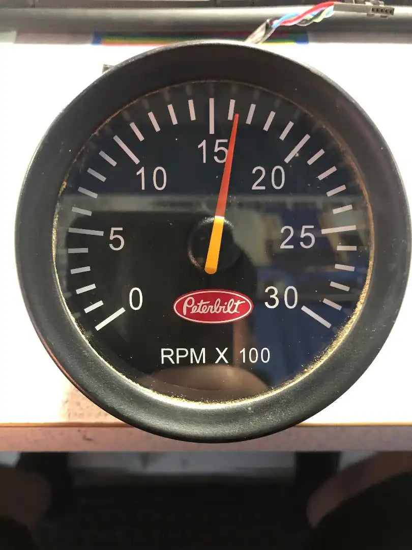 Peterbilt Q43-6014-001 tachometer from 2000 Peterbilt 385, used