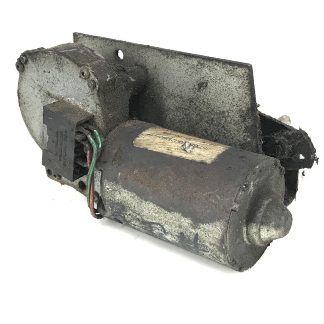 Freightliner 6571620 windshield wiper motor from 2001 Freightliner MT55 Chassis, used