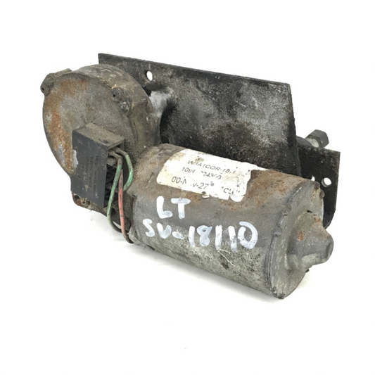 International 1091024300 windshield wiper motor from 2001 International 1652, used