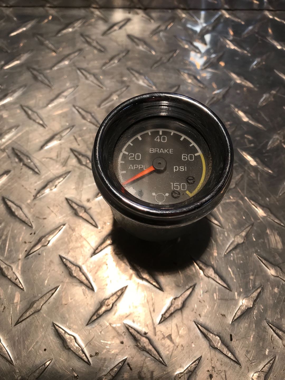 Kenworth K152-308 air pressure gauge from 2001 Kenworth W900, used