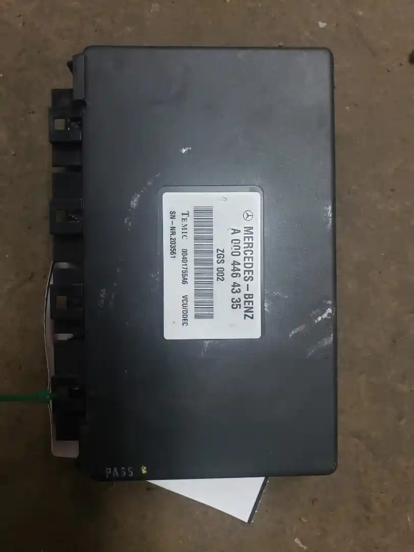 Sterling A0004464335 cab control module from 2004 Sterling L9500, used