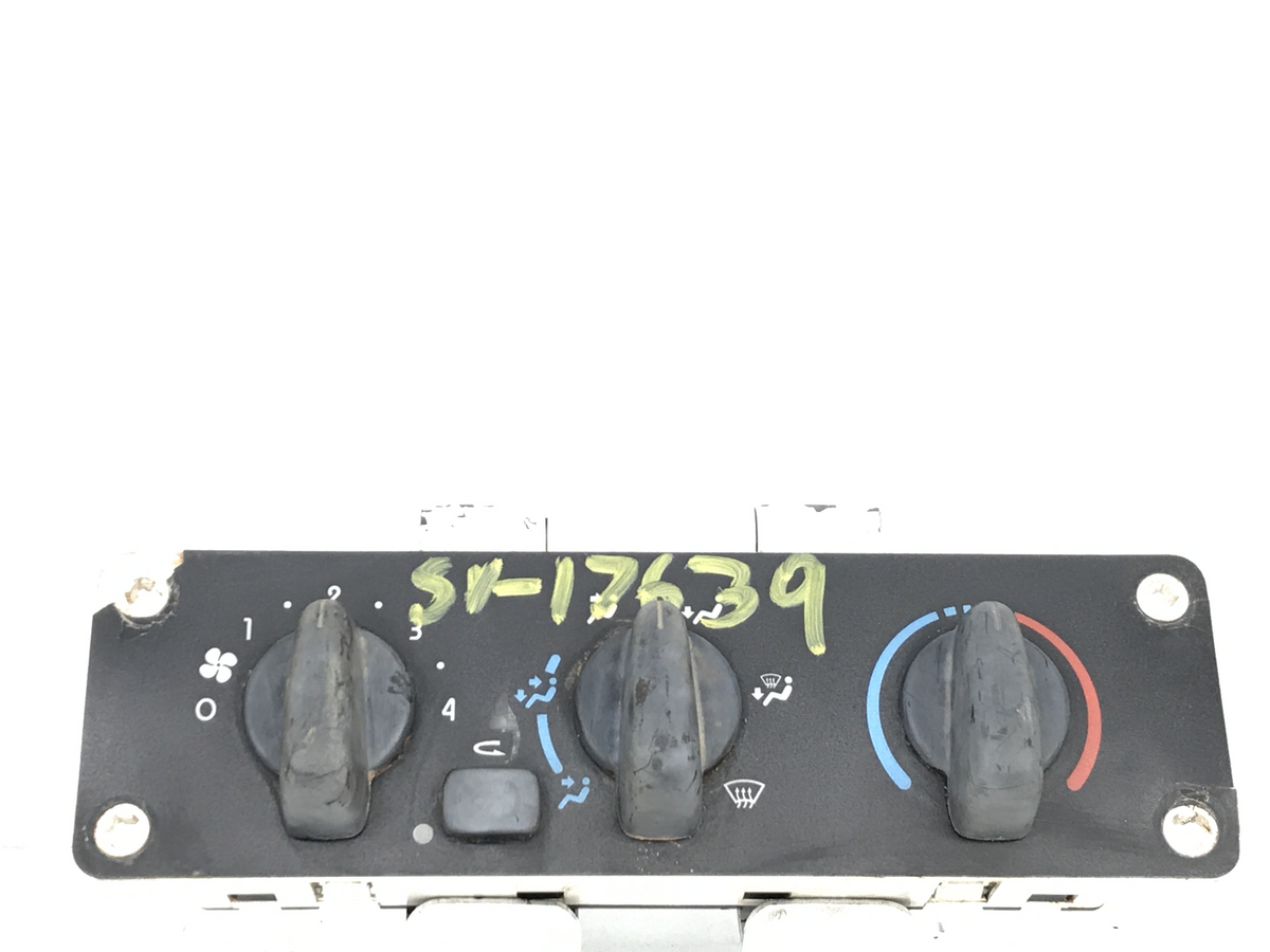 Freightliner 929508Q heater control panel (no A/C) from 2006 Freightliner M2 106, used