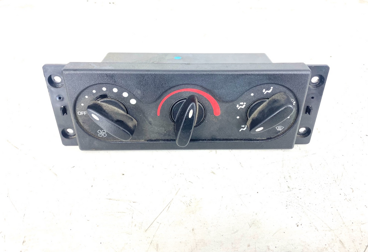 International 3545542C3 climate control panel from 2007 International 4400, used