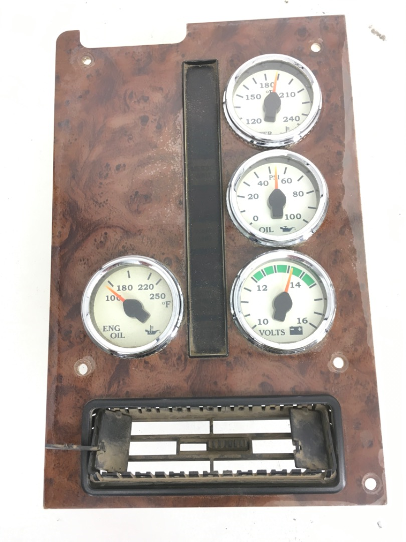 International 3592548C91 instrument cluster from 2007 International 9900I, used