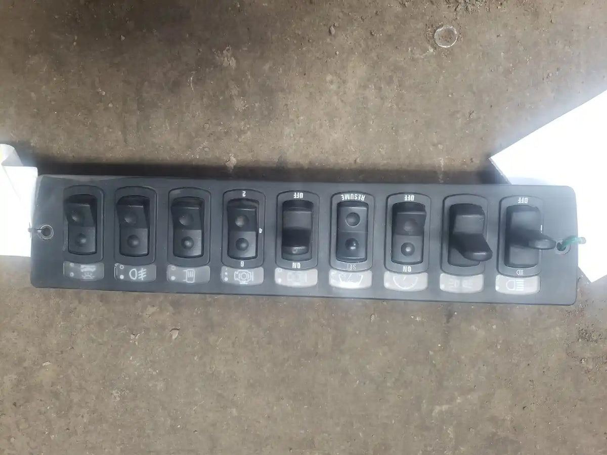 Kenworth 00856AA dash switch panel from 2009 Kenworth T2000, used