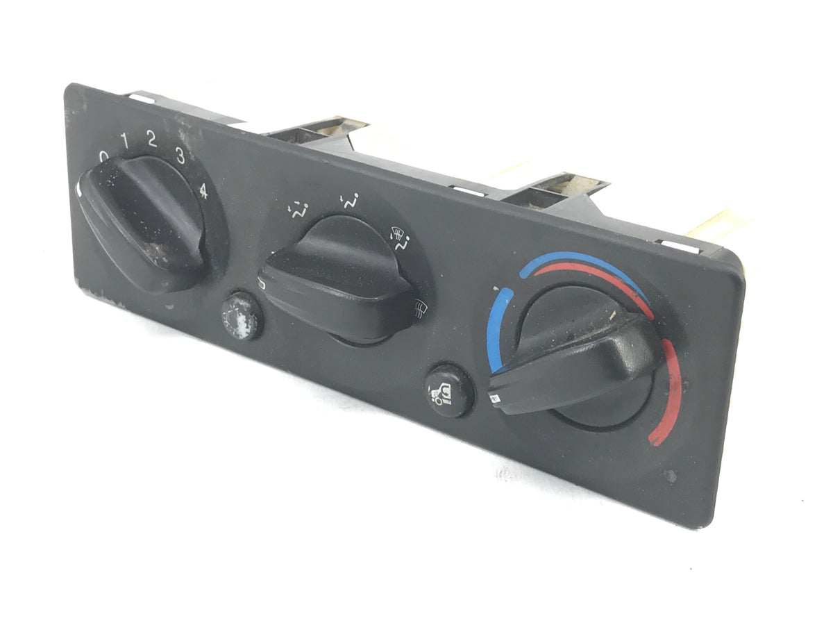 Peterbilt Q21-6012 heater / A/C control panel from 2010 Peterbilt 386, used