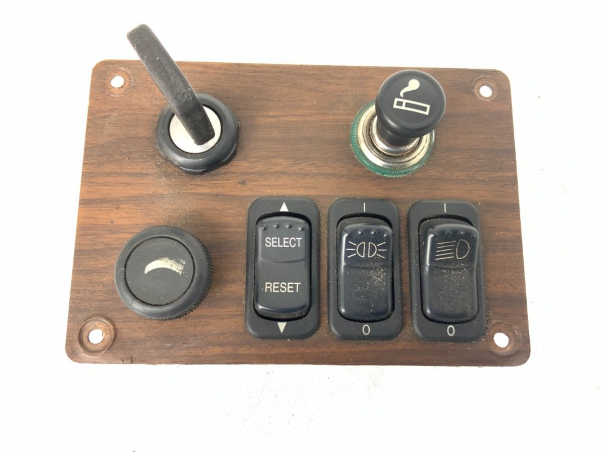 Peterbilt S64-6172M01 dash switch panel with ignition from 2014 Peterbilt 320, used