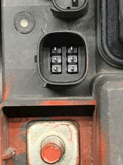 Freightliner A06-75148-012 body control module & fuse block from 2015 Freightliner Cascadia 125, used - view 2 of 6