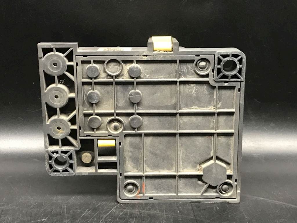 Freightliner A06-75148-012 body control module & fuse block from 2015 Freightliner Cascadia 125, used