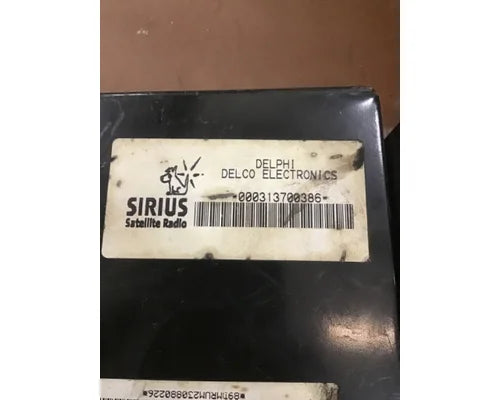 Freightliner 12212840 sirius satellite radio receiver from 2006 Freightliner Columbia, used - view 2 of 5