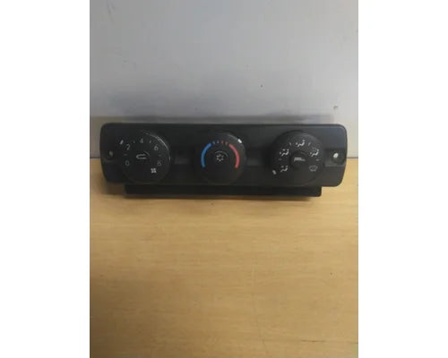 Used Freightliner A22-60645-501 HVAC temperature control panel, photo 1