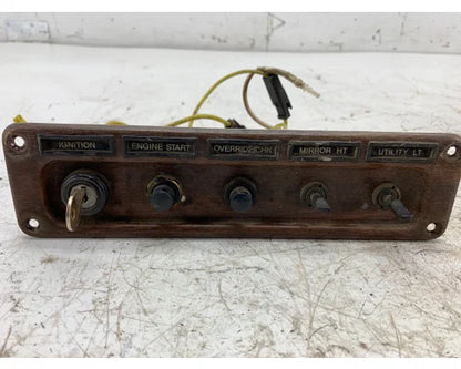 Freightliner 2225265009 dash panel with ignition & switches from 1997 Freightliner Classic XL, used