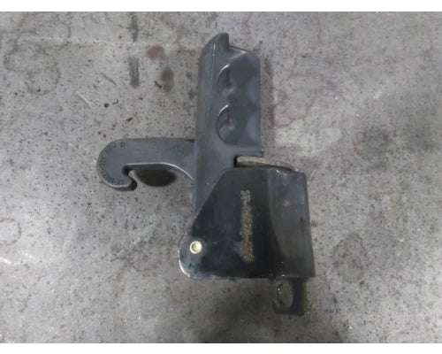 Freightliner 17-16126-000 hood latch (LH) from 2015 Freightliner Cascadia 125, used