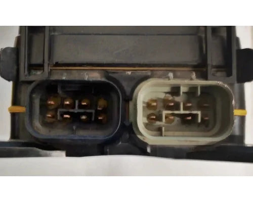 Freightliner A06-66807-001 trailer power distribution module from 2013 Freightliner Cascadia, used - view 5 of 8