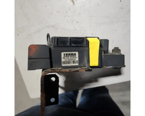 Freightliner A06-72138-001 power distribution fuse box from 2011 Freightliner M2 112, used - view 4 of 6